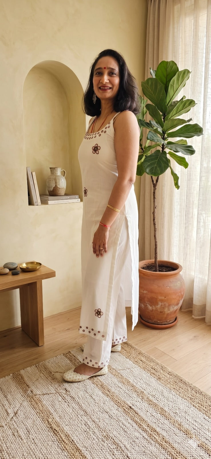 Noorika Hand-Embroidered Linen Kurta Set