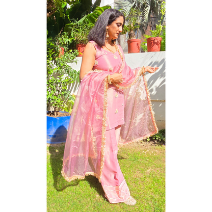 Gulabi Dori Suit