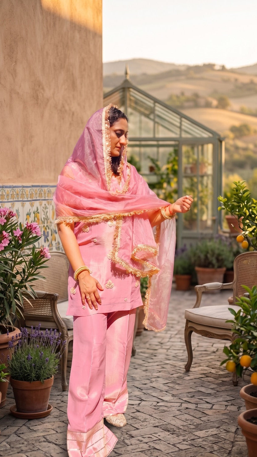 Gulabi Dori Suit
