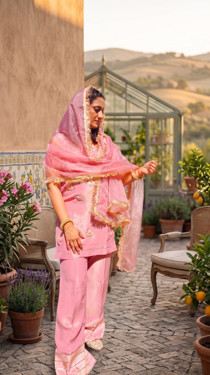 Gulabi Dori Suit